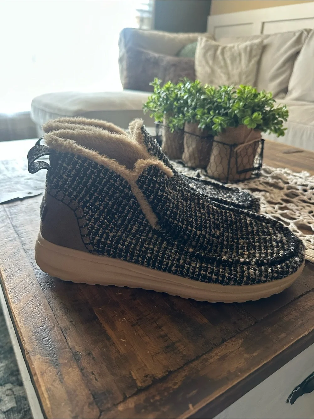 Hey Dude Womens Brown Faux-Fur Lined Booties - Brown